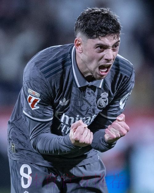 记者:巴尔韦德带着绷带离开伯纳乌 戈麦斯应该红牌 记者:巴尔韦德带着绷带离开伯纳乌 戈麦斯应该红牌